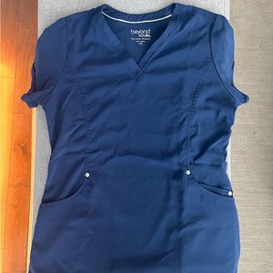 Beyond Scrubs Active Charlie V-Neck Scrubs Set